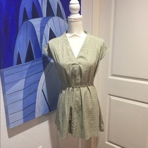 擄 Liz Lange Maternity top green and white